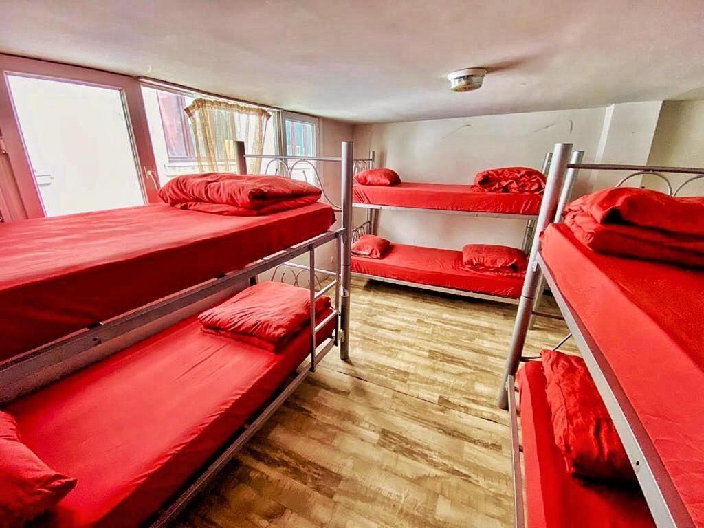 Lola Backpacker'S Hostel อิสตันบูล ภายนอก รูปภาพ